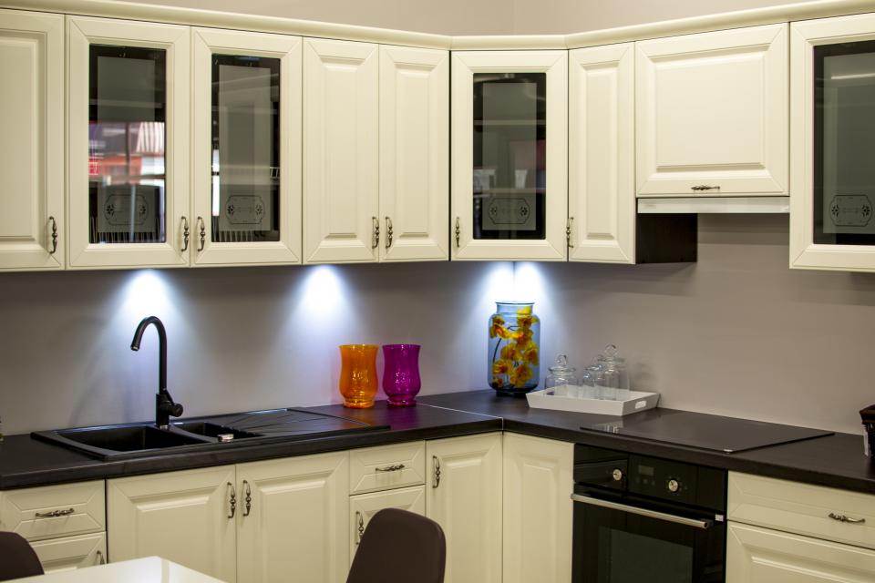 Cream cabinets with glass-front uppers